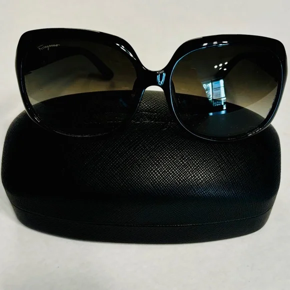 Ferragamo Oversized Sunglasses! BRAND NEW! Salvatore Ferragamo Oversized SF770SA 213 61-15-135 Brown  main image 3